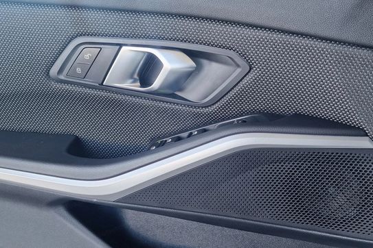 BMW Seria 3 318i Advantage aut