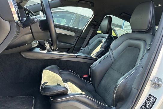 Volvo S90 D4 R-Design