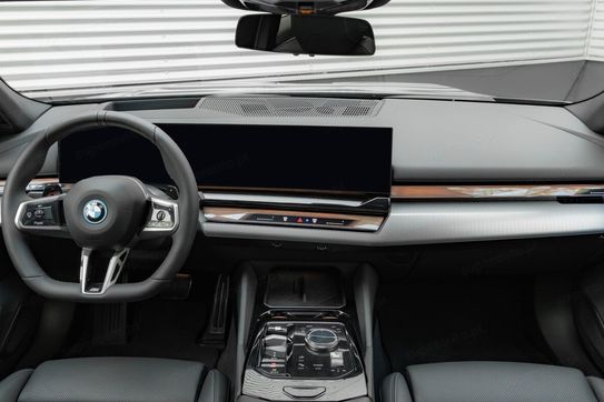 BMW Seria 5 Touring 550e xDrive M Sport
