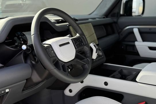 Land Rover Defender 110 P635 V8 mHEV Octa