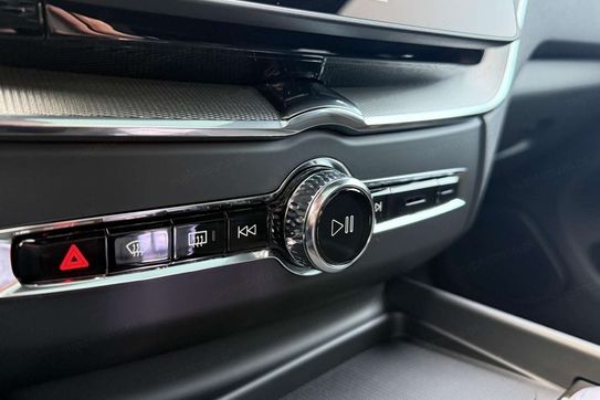 Volvo XC60 T8 Plug-In Hybrid AWD Ultra Dark