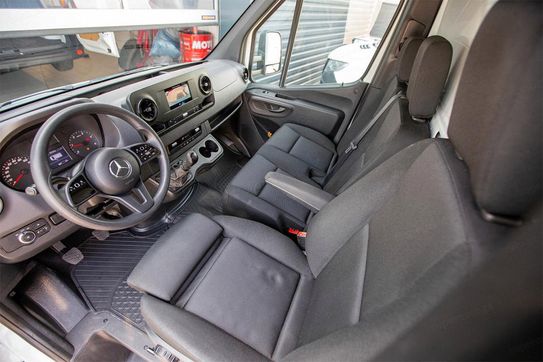 Mercedes Sprinter 316 Kontener + Winda