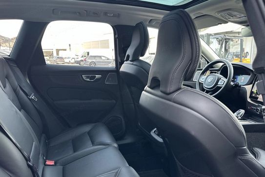 Volvo XC60 B5 B AWD Ultra Dark