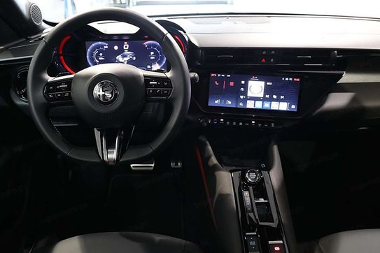 Alfa Romeo Junior 1.2 Ibrida Q4 Ti