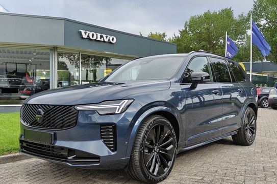 Volvo XC90 B5 AWD Ultra Black Edition