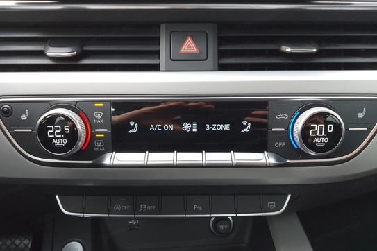 Audi A4 35 TFSI mHEV S Line S tronic