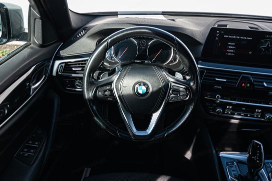 BMW Seria 5 520d xDrive Sport Line