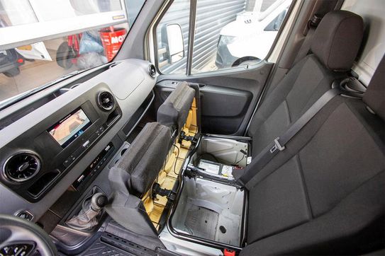 Mercedes Sprinter 316 Kontener + Winda
