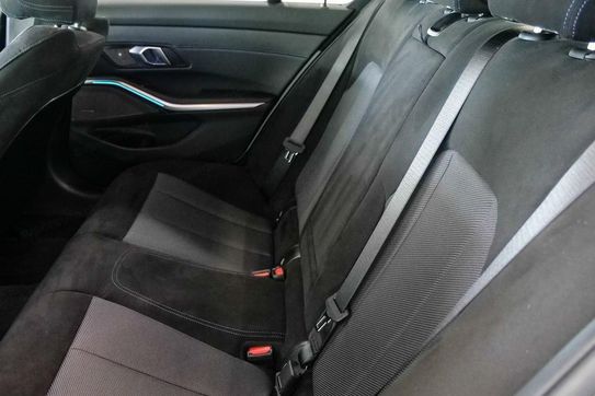 BMW Seria 3 330i xDrive M Sport