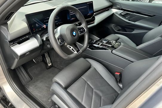 BMW Seria 5 Touring 520d xDrive M Sport