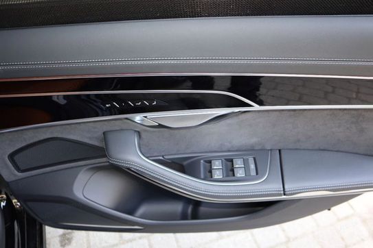Audi A8 L 60 TFSI e quattro Tiptr.