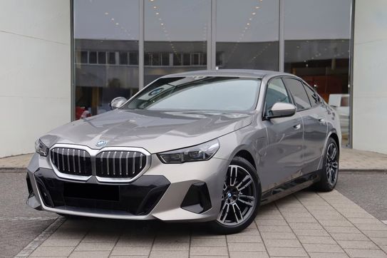 BMW Seria 5 550e xDrive M Sport