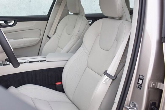Volvo XC60 T6 Plug-In Hybrid AWD Ultra Dark