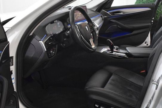 BMW Seria 5 520d xDrive Luxury Line aut