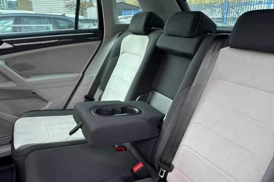 Volkswagen Tiguan Elegance 2.0 TSI 4Mot.  DSG