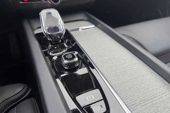 Volvo XC60 T6 Plug-In Hybrid AWD Ultra Dark aut