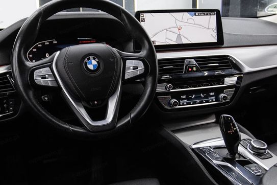 BMW Seria 5 Touring 520d Luxury Line