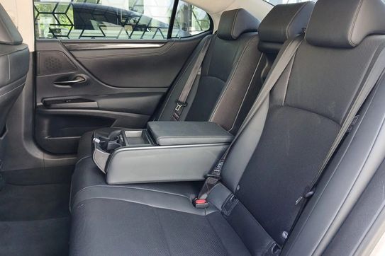 Lexus ES 300h Business Edition