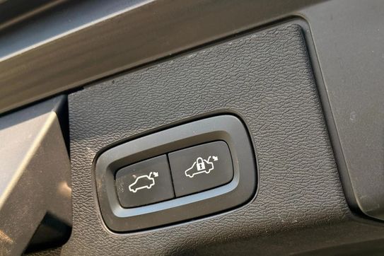 Volvo XC60 T8 Plug-In Hybrid AWD Ultimate Dark aut