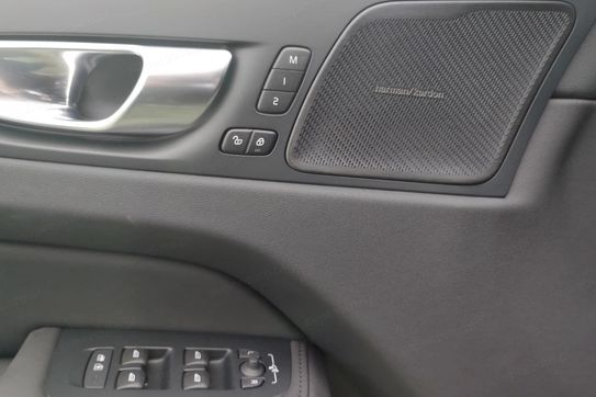 Volvo XC60 B5 B AWD Plus Dark