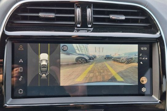 Jaguar XE D200 AWD SE