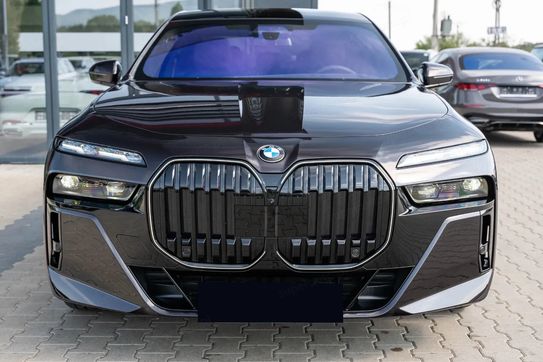 BMW Seria 7 740d xDrive Nero Lusso Edition