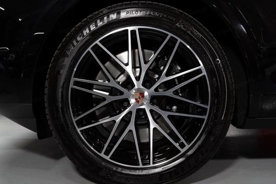 Porsche Cayenne E-Hybrid Black Edition