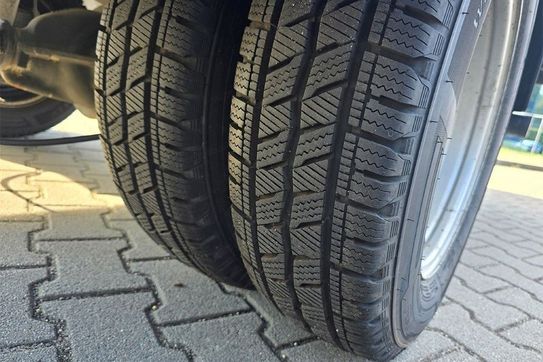 Iveco Daily 35C16 Kontener + Winda