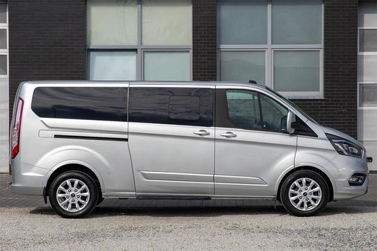 Ford Tourneo Custom L2H1 AT