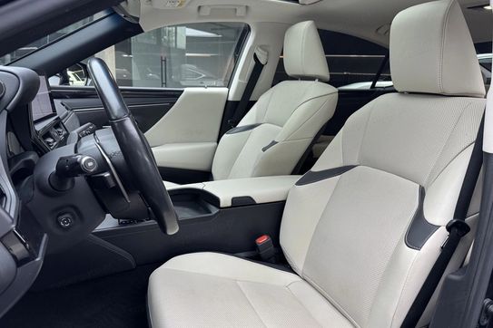 Lexus ES 300h Business Edition