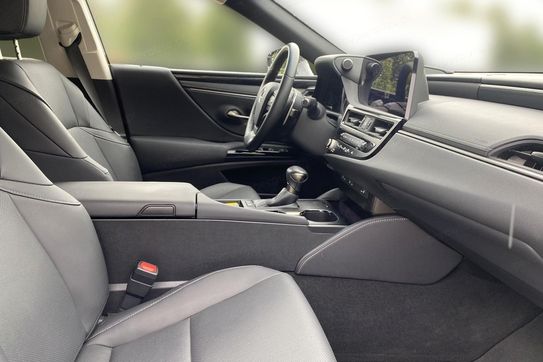 Lexus ES 300h F Sport Design