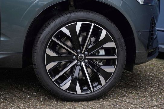 Volvo XC60 B5 AWD Ultra Dark