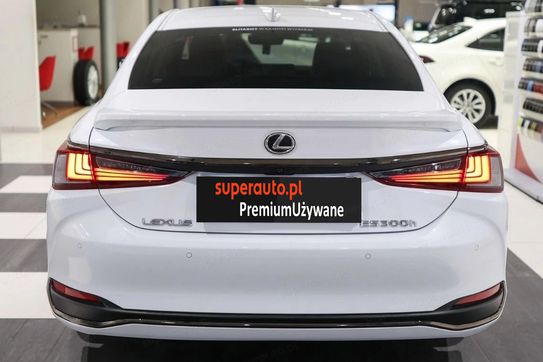 Lexus ES 300h F Sport Design