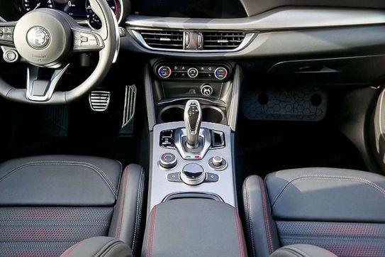 Alfa Romeo Stelvio 2.0 Turbo Tributo Italiano Q4