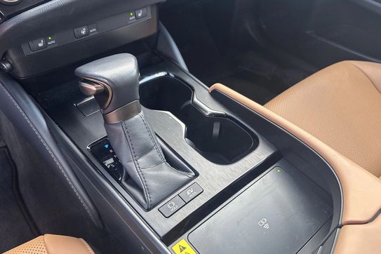 Lexus ES 300h Business Edition