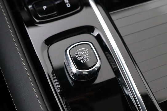 Volvo V90 T8 AWD Ultra Bright