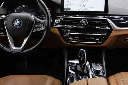 BMW Seria 5 530e Luxury Line sport-aut