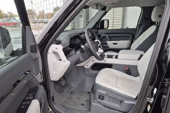 Land Rover Defender 110 D250 S
