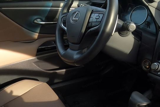 Lexus ES 300h Business Edition 2.5