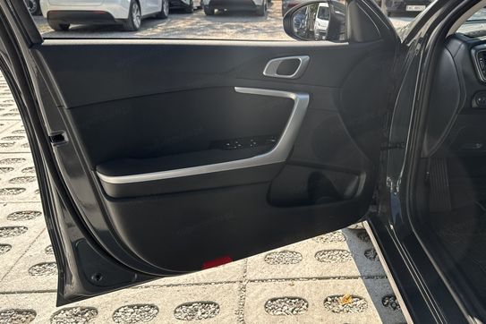 Kia Ceed M 1.5 T-GDI  DCT