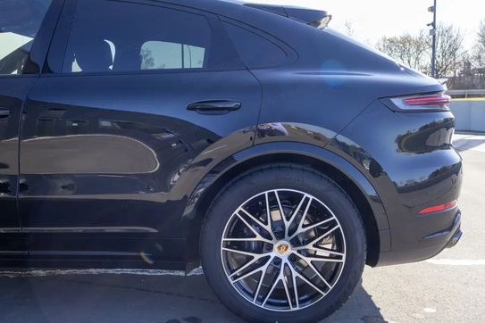 Porsche Cayenne Coupe E-Hybrid Black Edition