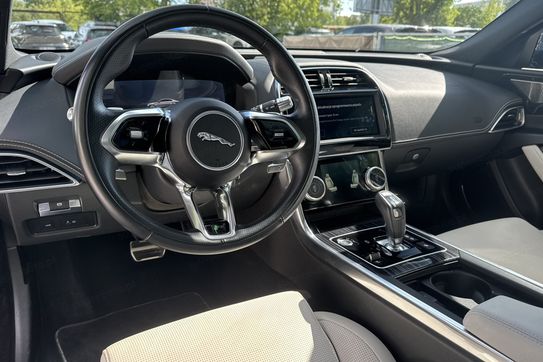 Jaguar XE 2.0 P250 R-Dynamic HSE aut