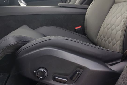 Volvo XC60 B5 B AWD Plus Dark