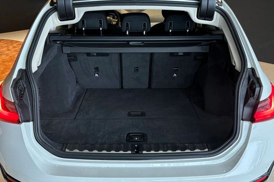 BMW Seria 3 318i Advantage aut