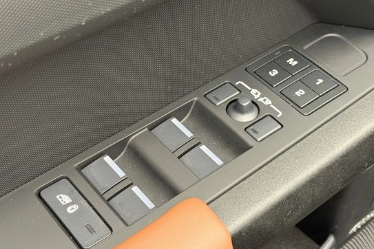 Land Rover Defender 110 P635 V8 OCTA