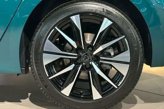 Peugeot 308 Allure 1.2 mHEV e-DCS6