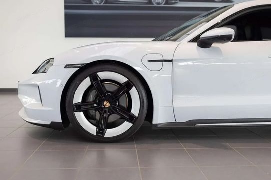 Porsche Taycan 4 Black Edition