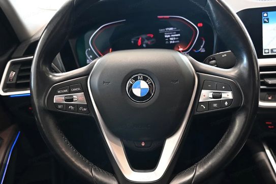 BMW Seria 3 320d xDrive Luxury Line aut