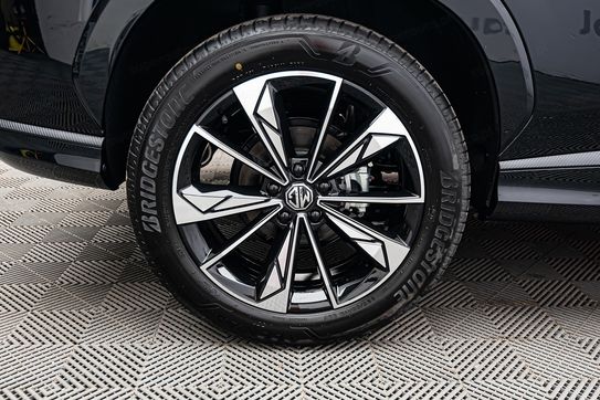 MG HS 1.5T HEV+ Exclusive aut