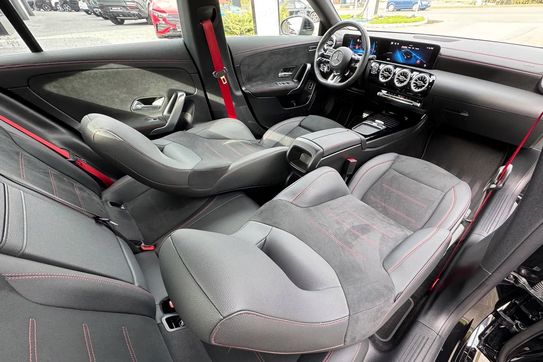 Mercedes CLA AMG 35  4-Matic